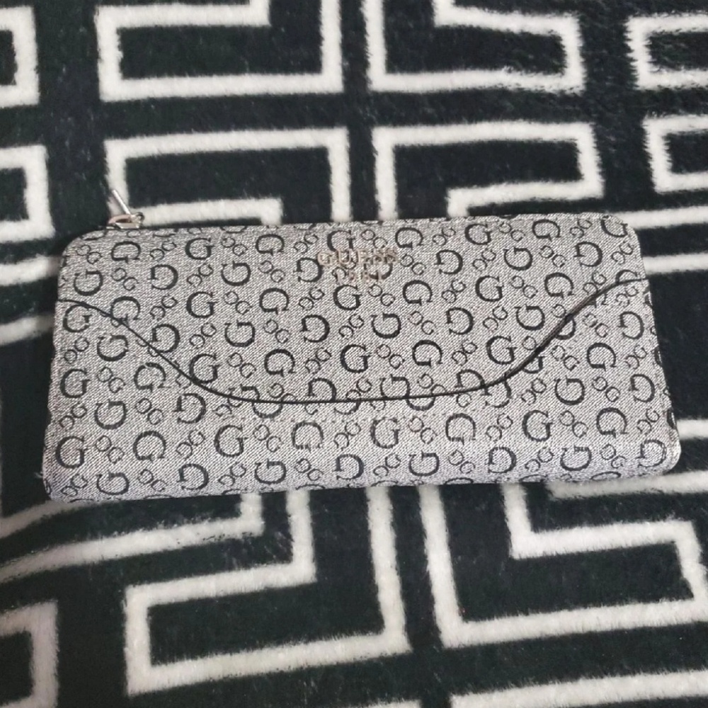 Guess wallet